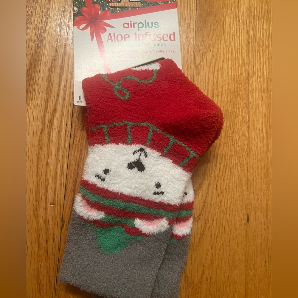 - Airplus aloe infused socks holiday